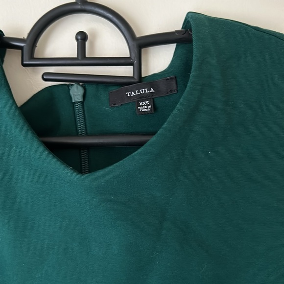 Emerald green crop tank, zip back, Talula brand size XXS - Picture 2 of 3